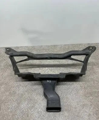 BMW i3 Intercooler air guide/duct channel 7294627 51747294627