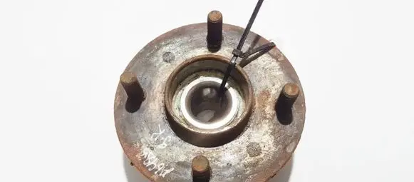 Nissan Almera N16 Rear wheel hub