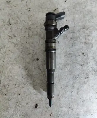 BMW 5 E60 E61 Fuel injector 0445110212