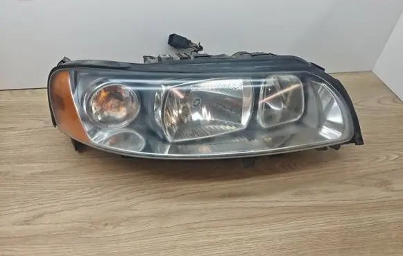 Volvo V70 Headlight/headlamp 30698836 89900266 P2004V70