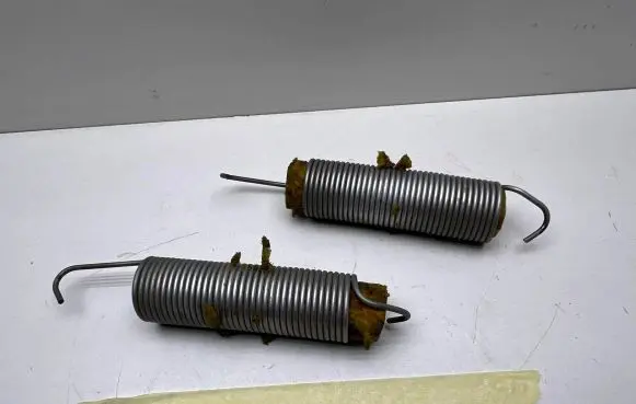 Mercedes-Benz CLS C219 Tailgate/trunk/boot tension spring 