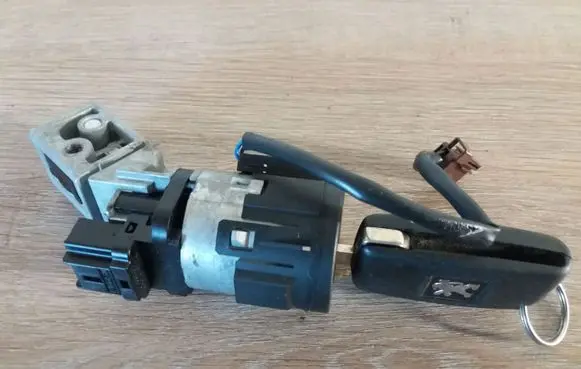 Peugeot 5008 Ignition lock 9663123380 36410600