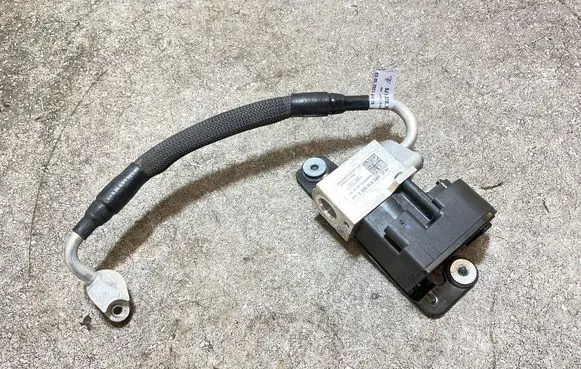 Audi E-tron GT Air conditioning (A/C) expansion valve 4M0816682E 2300010631
