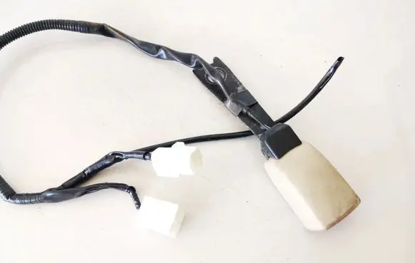 Toyota RAV 4 (XA30) Front seatbelt buckle E034501 B-480