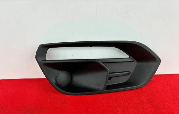 Iveco Daily 40.8 Front bumper lower grill 105802356345