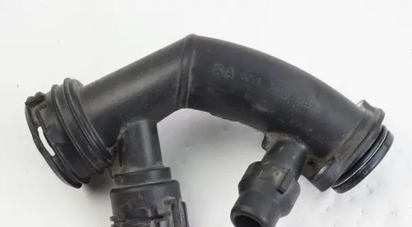 Engine coolant pipe/hose