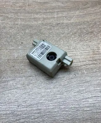 BMW 5 F10 F11 Aerial antenna amplifier 9118262 213675