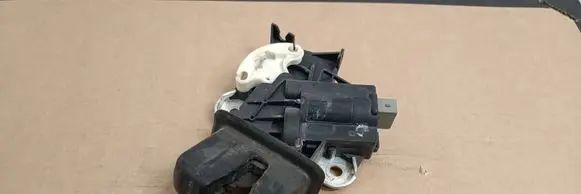 Volkswagen PASSAT B6 Tailgate/trunk/boot lock/catch/latch 4F5827505D