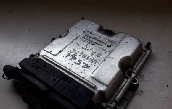 Chrysler Voyager Engine control unit/module 0281011064
