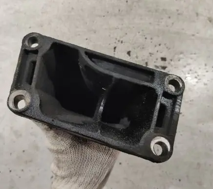 BMW 5 E60 E61 Engine mounting bracket 73681310