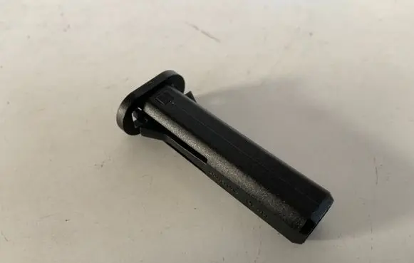 Audi Q7 4M Radiator mount bracket 4M0121095