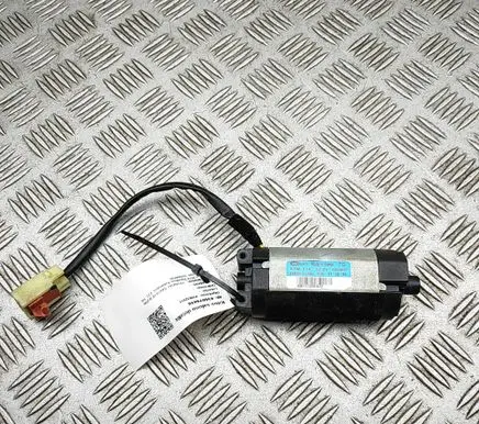 Hyundai Santa Fe Seat adjustment motor 88090TG540