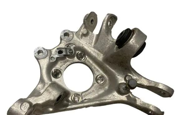 Rear wheel hub spindle/knuckle