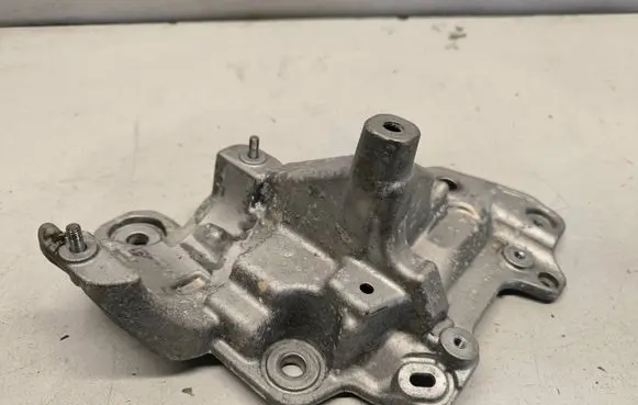 BMW iX Other engine bay part 8490365