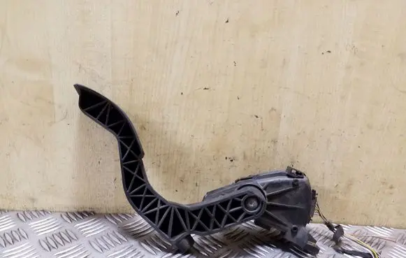 Audi A4 S4 B5 8D Accelerator throttle pedal 8D1721523