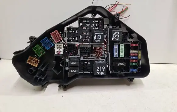 Volkswagen Touareg I Fuse module 7L0937615 7L6937503K
