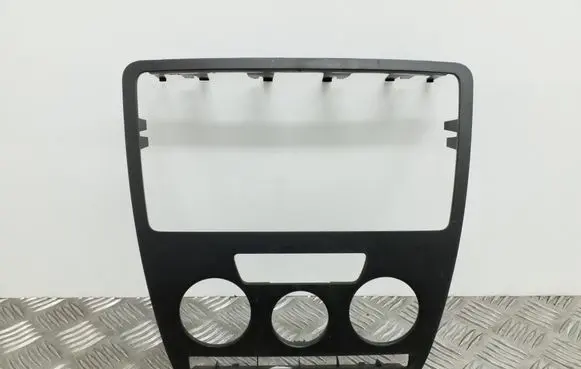 Radio/GPS head unit trim