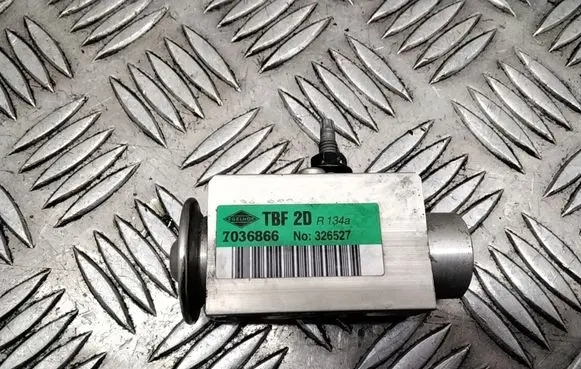Volvo V70 Air conditioning (A/C) expansion valve 7036866 326527
