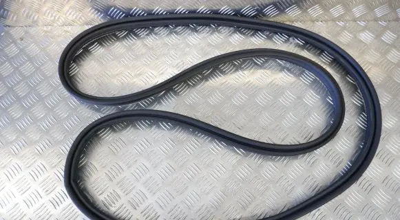 Trunk rubber seal (body)