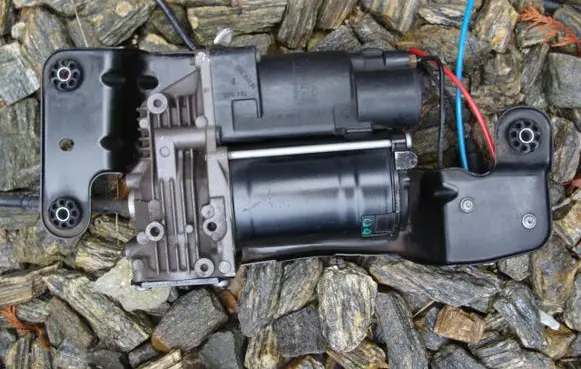 BMW X6 E71 Air suspension compressor/pump 6789938