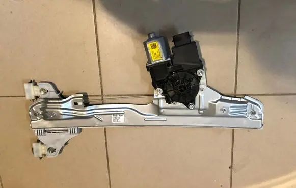 Hyundai Kona I Front door window regulator with motor 82460J9010 82402J9010