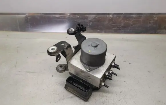 Ford Mondeo MK IV ABS Pump 8G912C405AA
