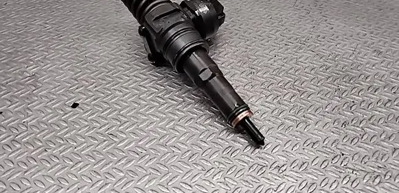 Volkswagen Transporter - Caravelle T5 Fuel injector 070130073R 0414720310