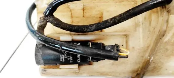 Volvo V70 Windscreen/windshield washer pump 9169611