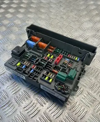 BMW 3 E90 E91 Fuse module 9119446