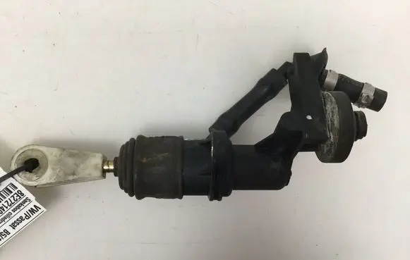 Volkswagen PASSAT B5 Clutch master cylinder 8E2721401D