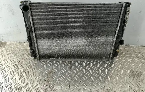 BMW 3 E90 E91 Coolant radiator 758165804 53897533 3213303