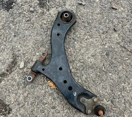 Lexus ES VII XZ10 Front lower control arm/wishbone