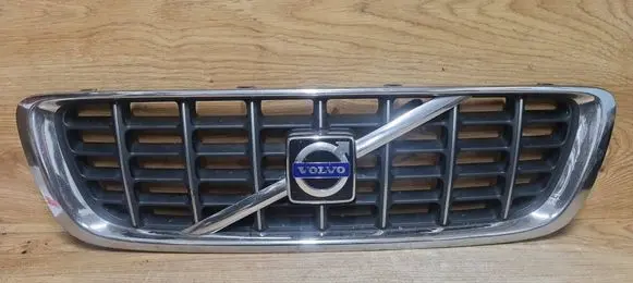 Volvo V70 Front bumper upper radiator grill 30678627