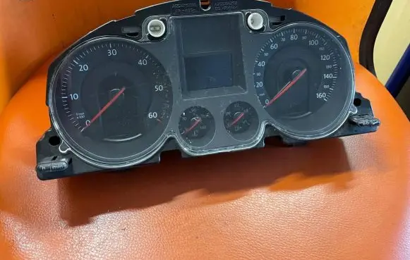 Volkswagen PASSAT B6 Speedometer (instrument cluster) A2C53145550