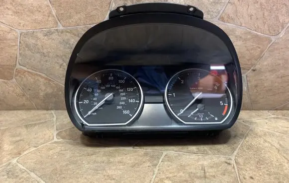 BMW 1 E81 E87 Speedometer (instrument cluster) 9187335