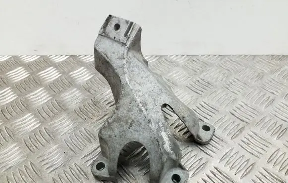 Audi A4 S4 B6 8E 8H Engine mounting bracket 8E0199307E