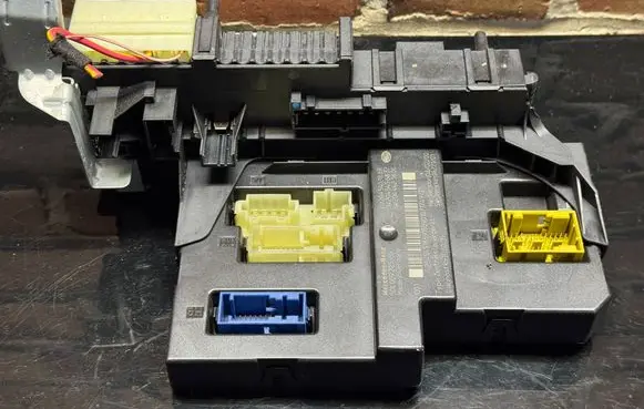 Mercedes-Benz C W204 Fuse module 2045451869