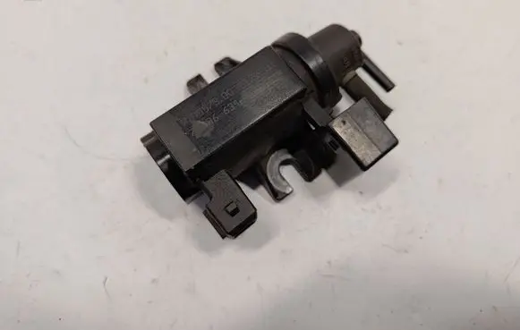 BMW 5 E60 E61 Valve vacuum 7796634 11747796634 11742247906