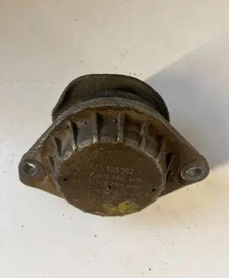 Audi 80 90 S2 B4 Engine mount bracket 8A0199382