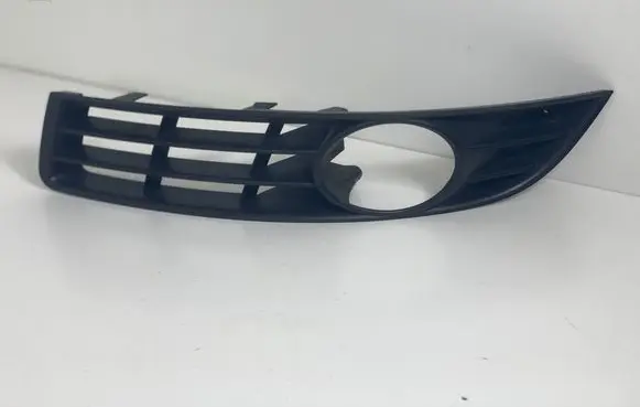Volkswagen PASSAT B6 Front bumper lower grill 3C0853665A