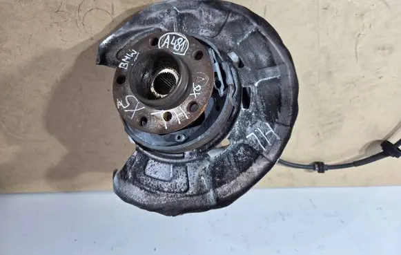 BMW X6 F16 Rear wheel hub spindle/knuckle 687721701