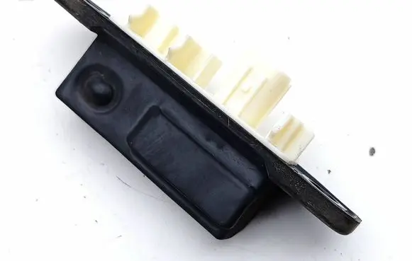 Toyota Prius (XW50) Tailgate opening switch 15D355