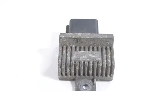 Volkswagen Touareg I Glow plug pre-heat relay 7700115078