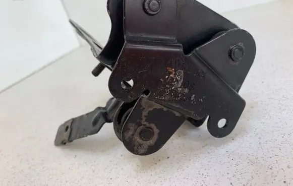 Volkswagen Touran I ABS pump bracket 1K0614235A