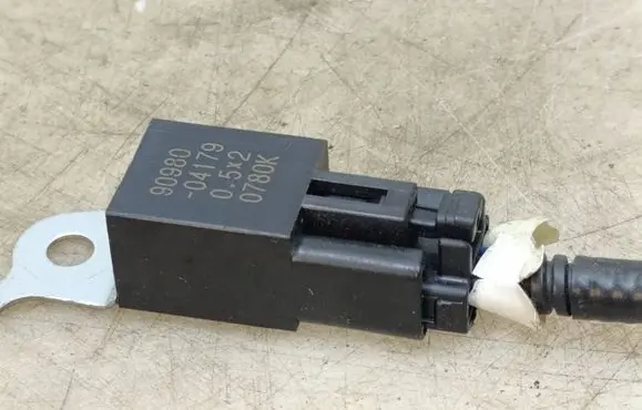 Toyota Avensis T270 Other relay 9098004179