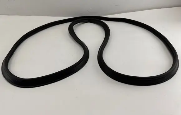 Audi Q2 - Trunk rubber seal (body) 81A827705