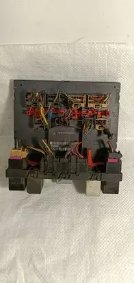 Volkswagen Caddy Fuse module 1K0937049P 937049P F005V00494