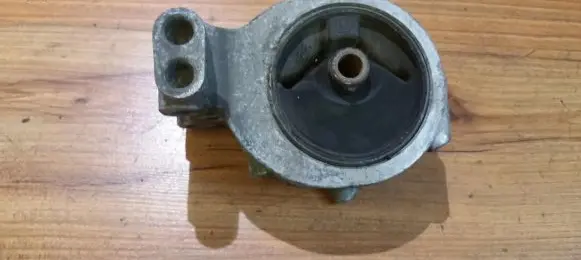 Mitsubishi Galant Engine mount bracket mr272749