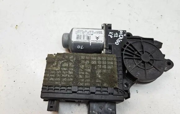 Citroen C4 I Picasso Front door window regulator motor 9674032780
