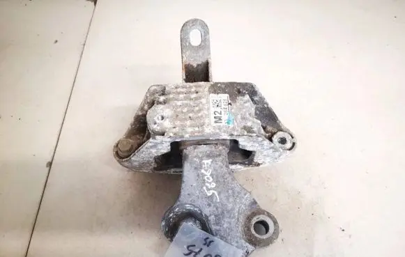 Chevrolet Cruze Engine mount bracket 13284425